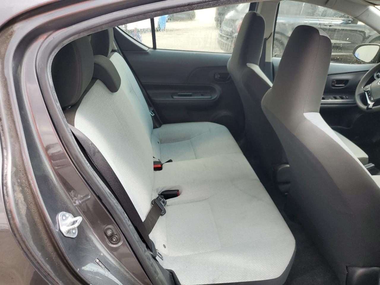 2018 TOYOTA Prius c