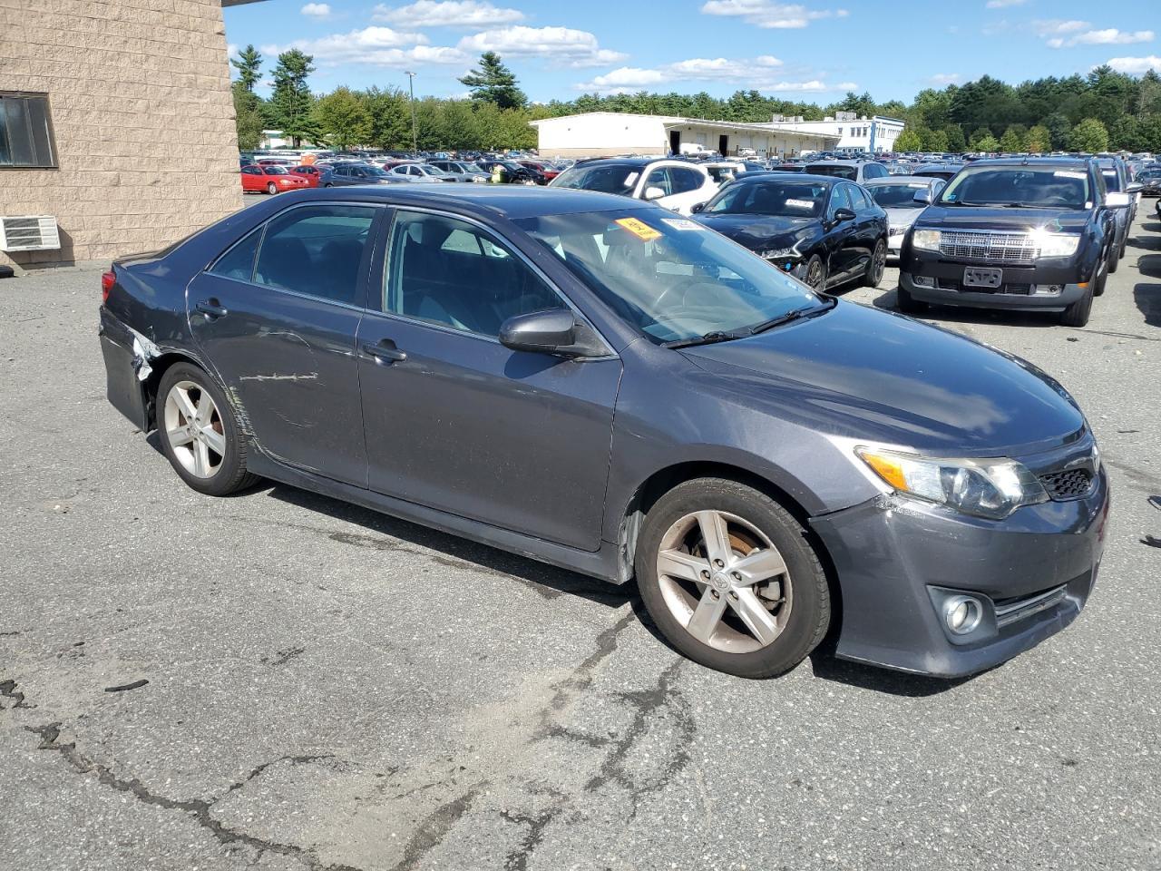 2014 TOYOTA CAMRY