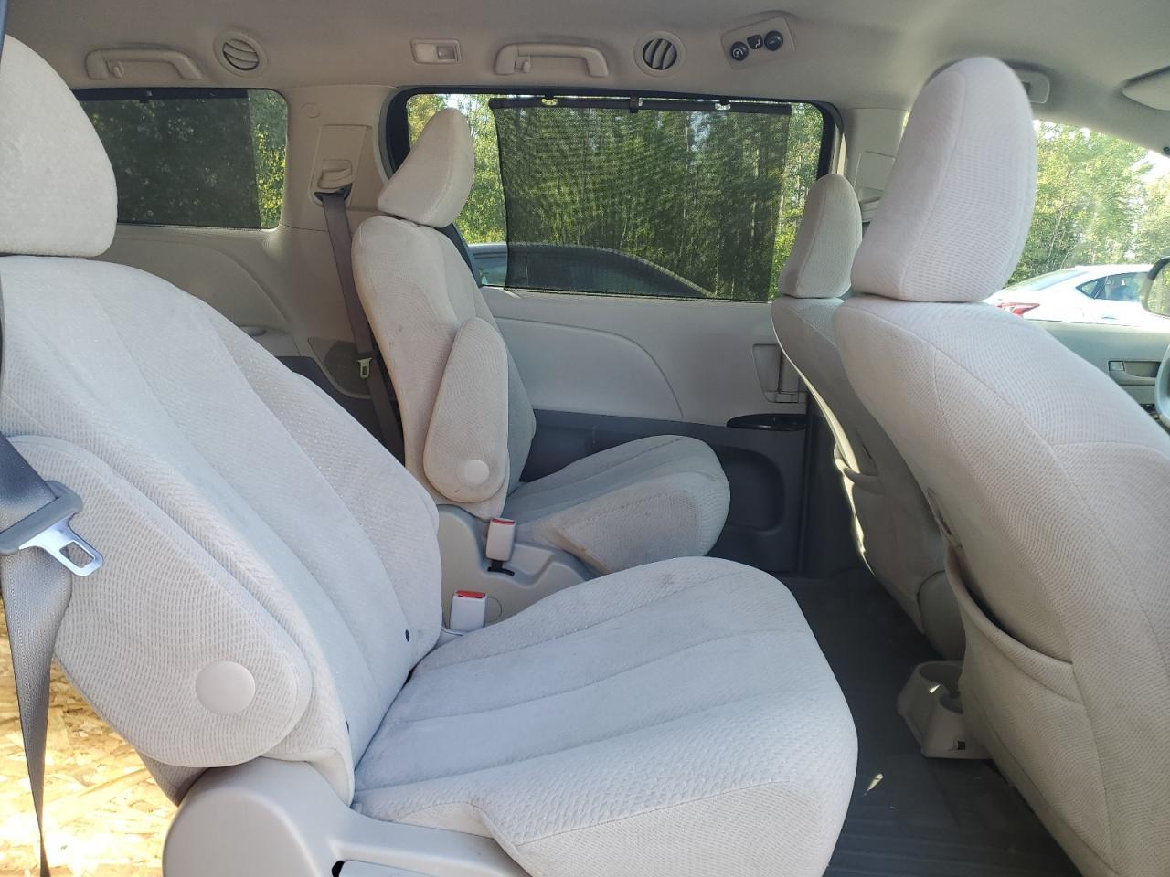 2011 TOYOTA SIENNA