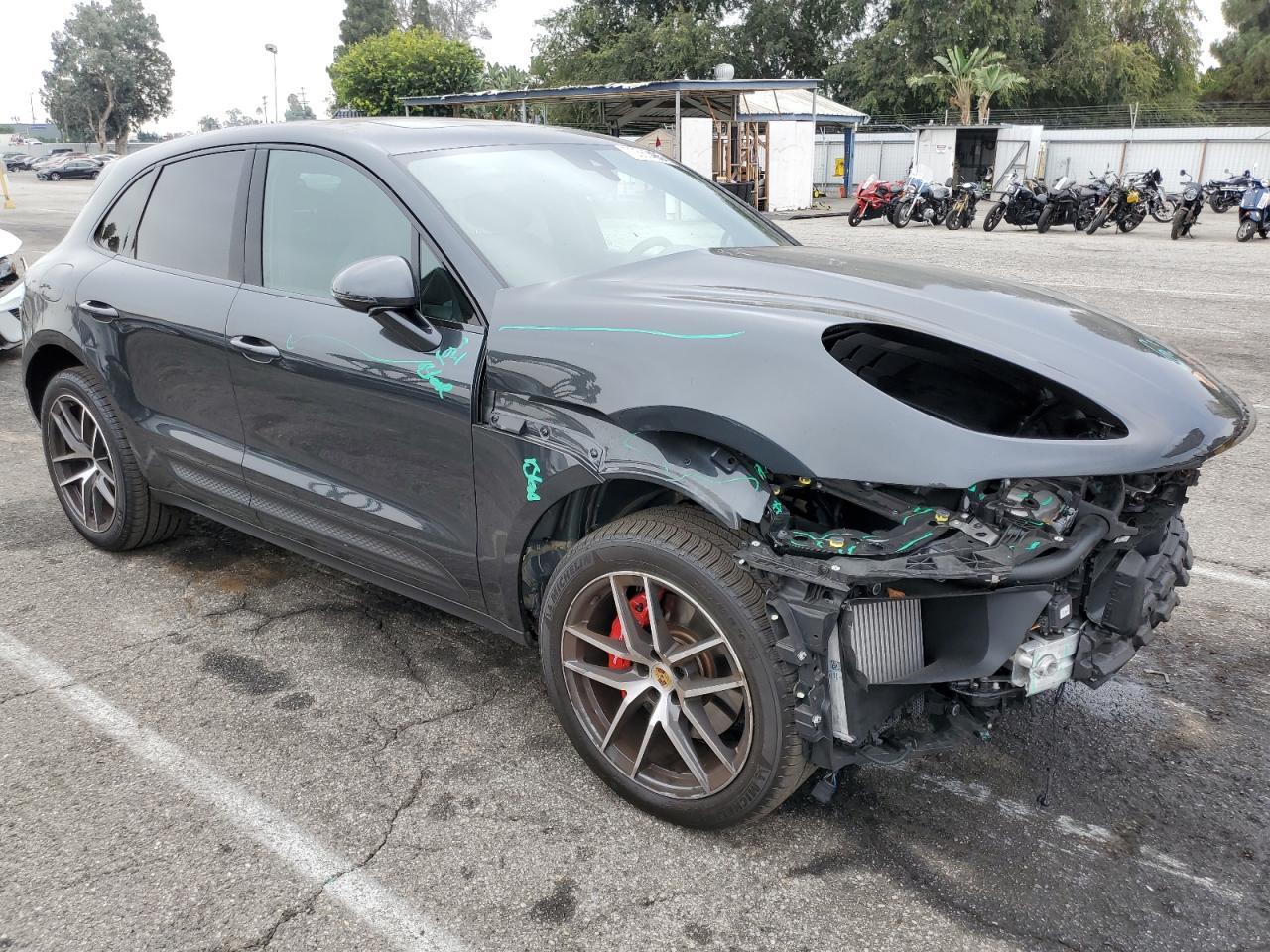 2024 PORSCHE Macan