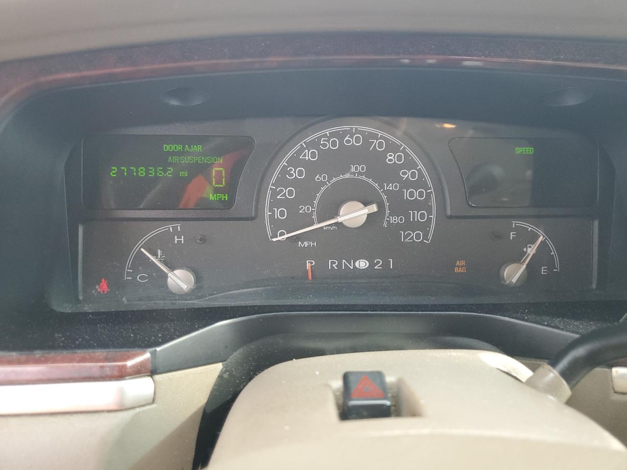 2003 LINCOLN Town Car