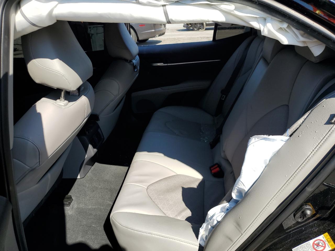 2018 TOYOTA CAMRY