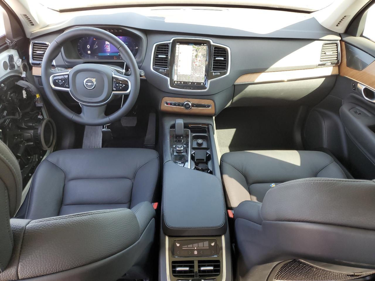 2024 VOLVO XC90