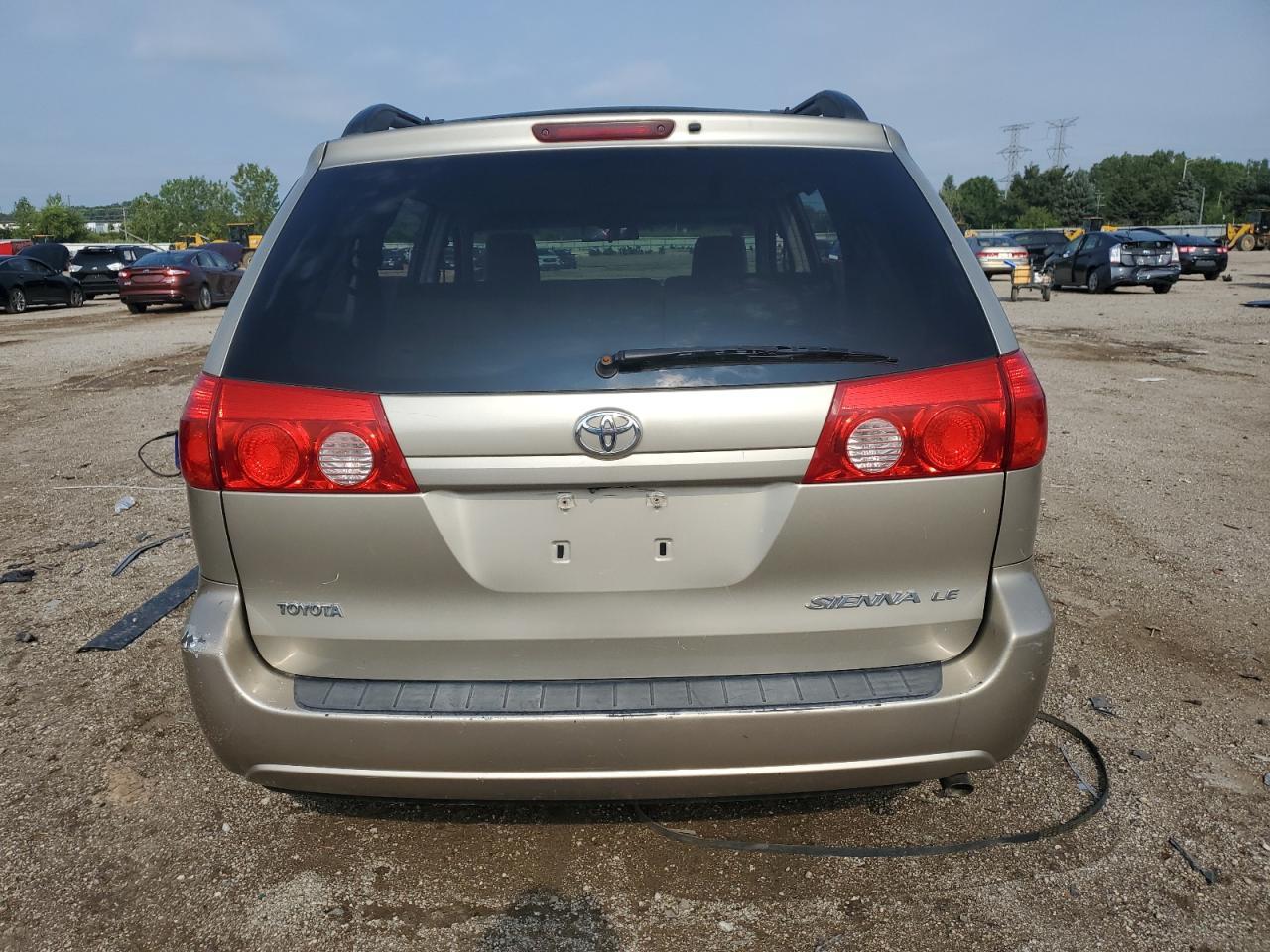 2010 TOYOTA SIENNA