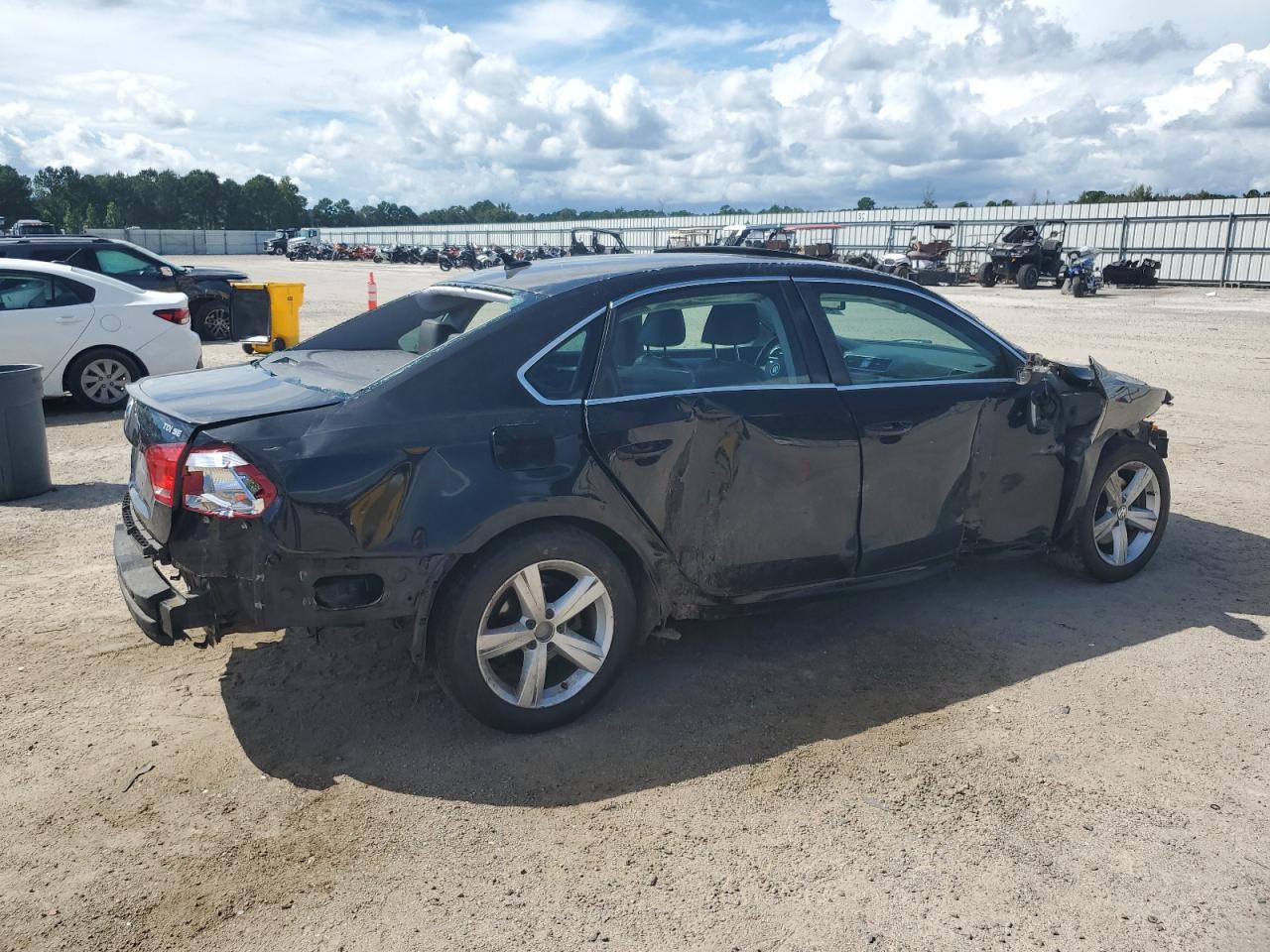 2012 VOLKSWAGEN Passat