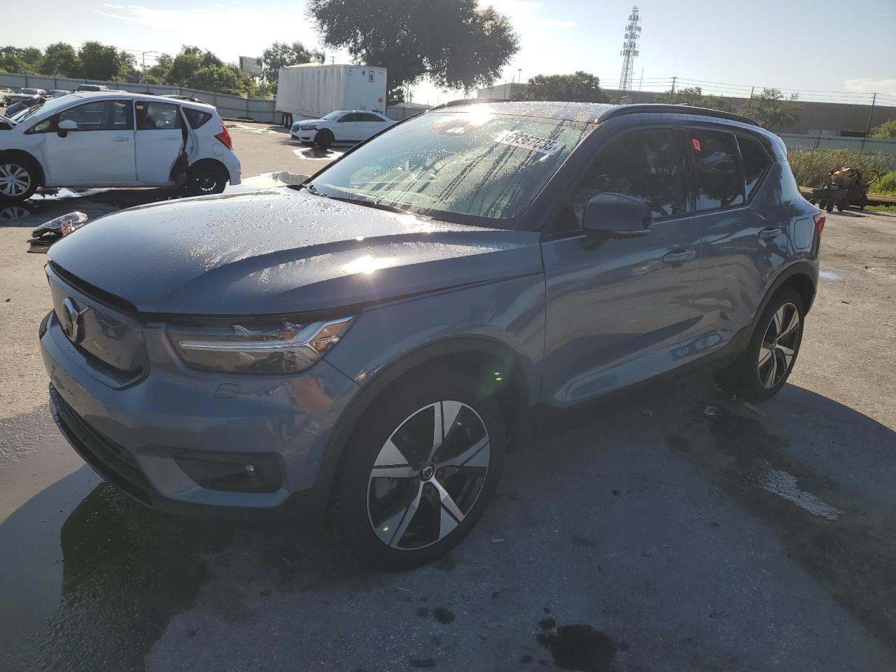 2021 VOLVO XC40