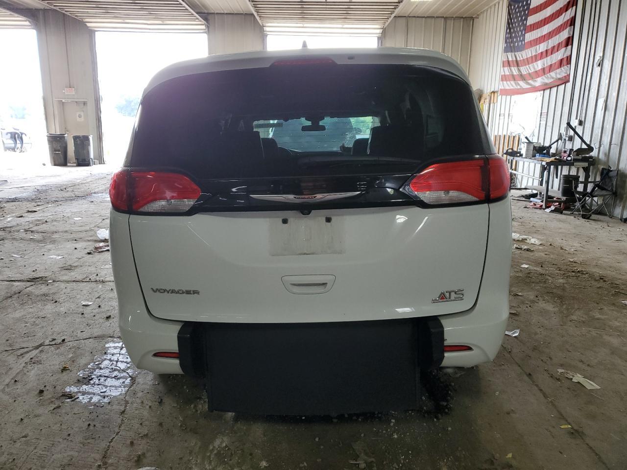 2022 CHRYSLER Voyager