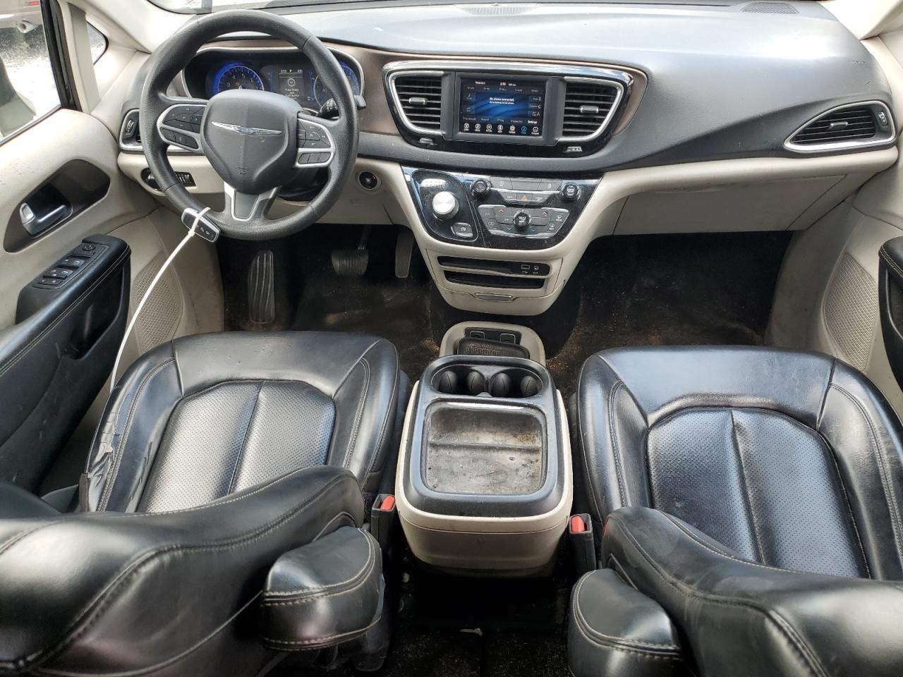 2020 CHRYSLER Voyager