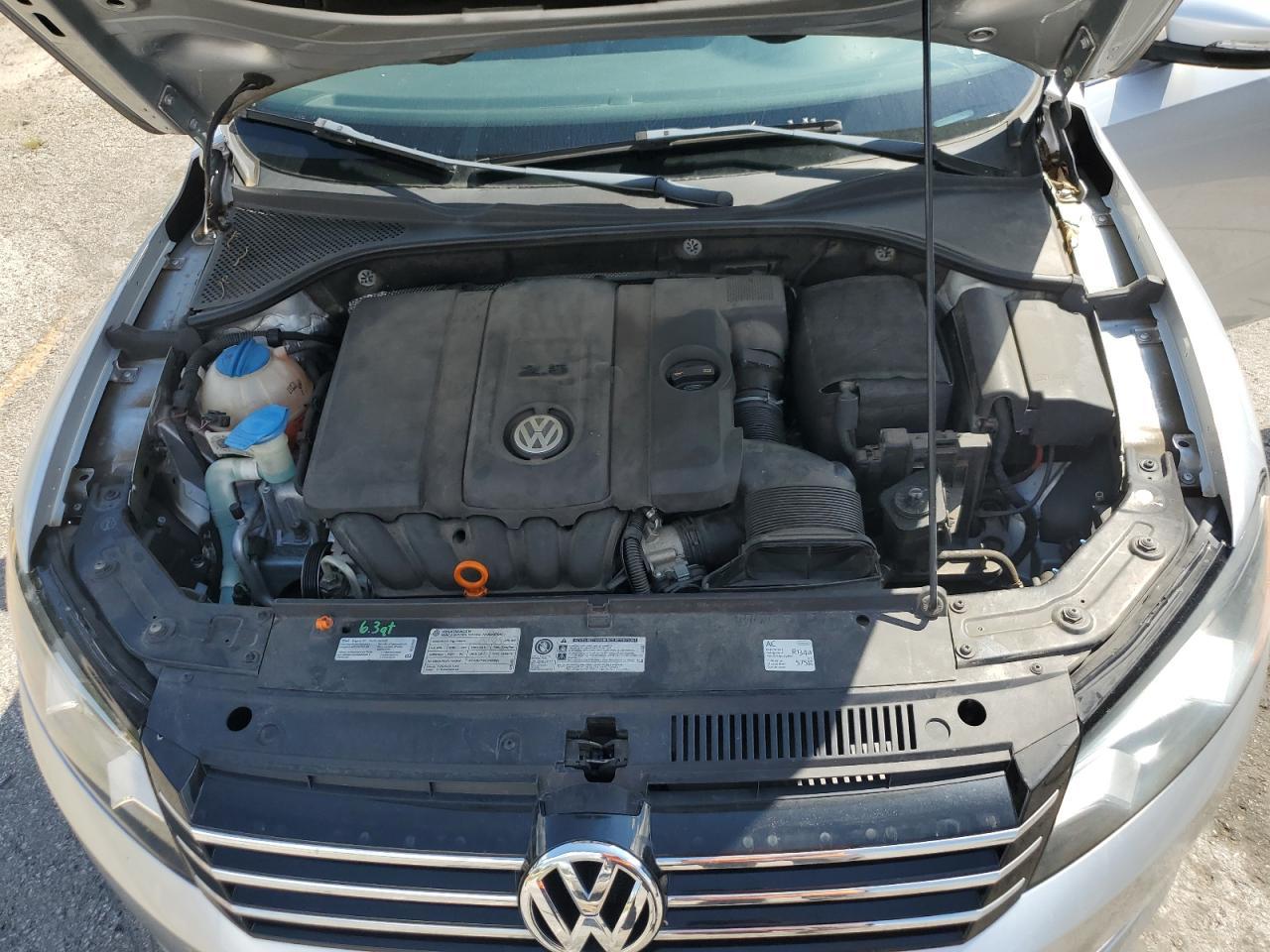 2012 VOLKSWAGEN Passat