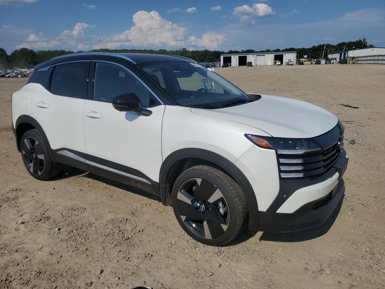 2025 NISSAN KICKS