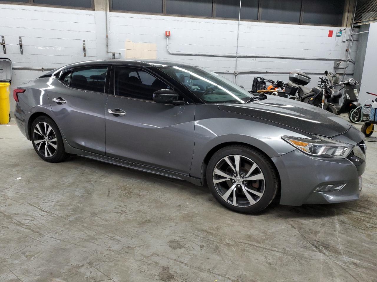2017 NISSAN Maxima