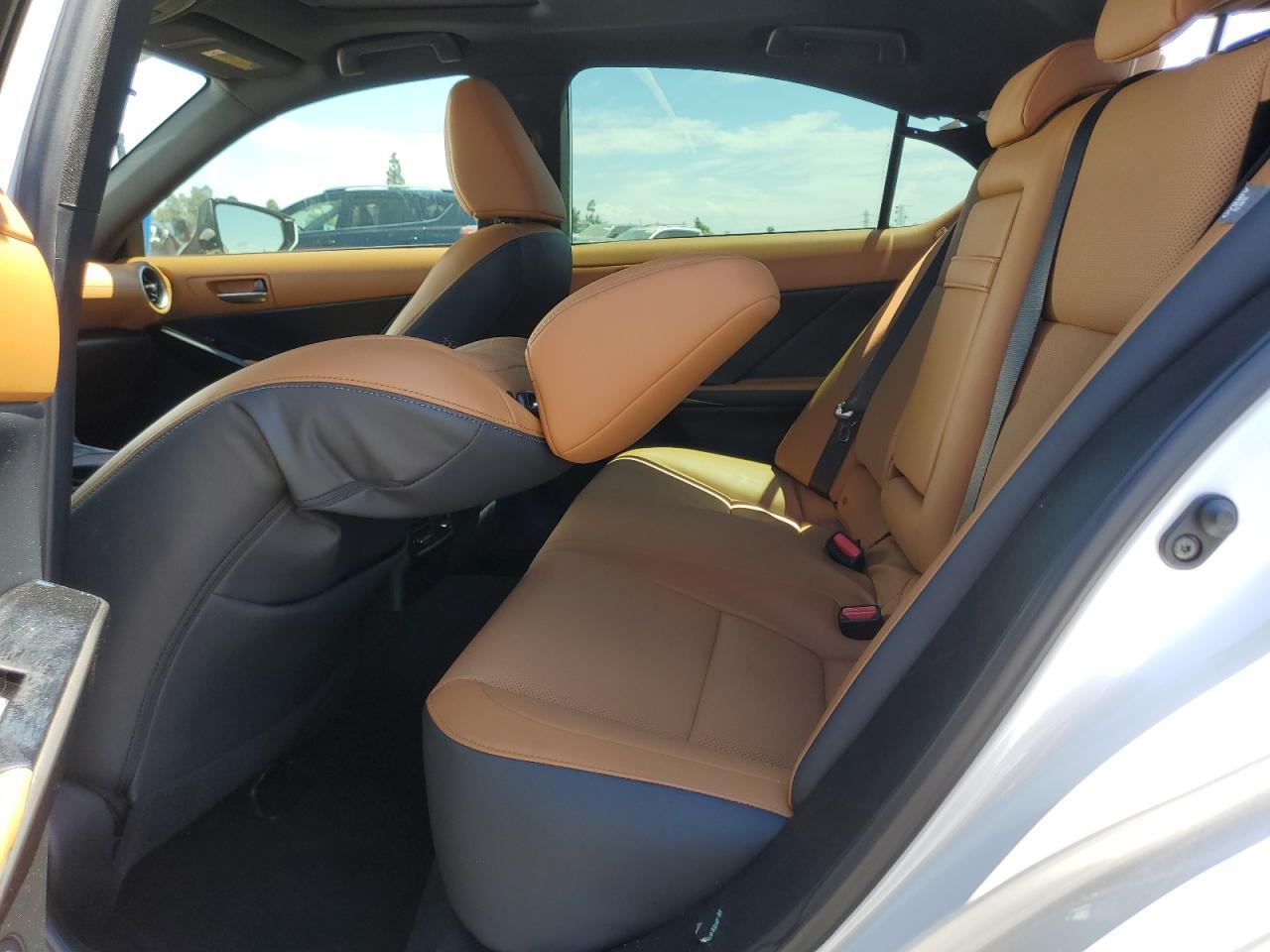 2021 LEXUS Is