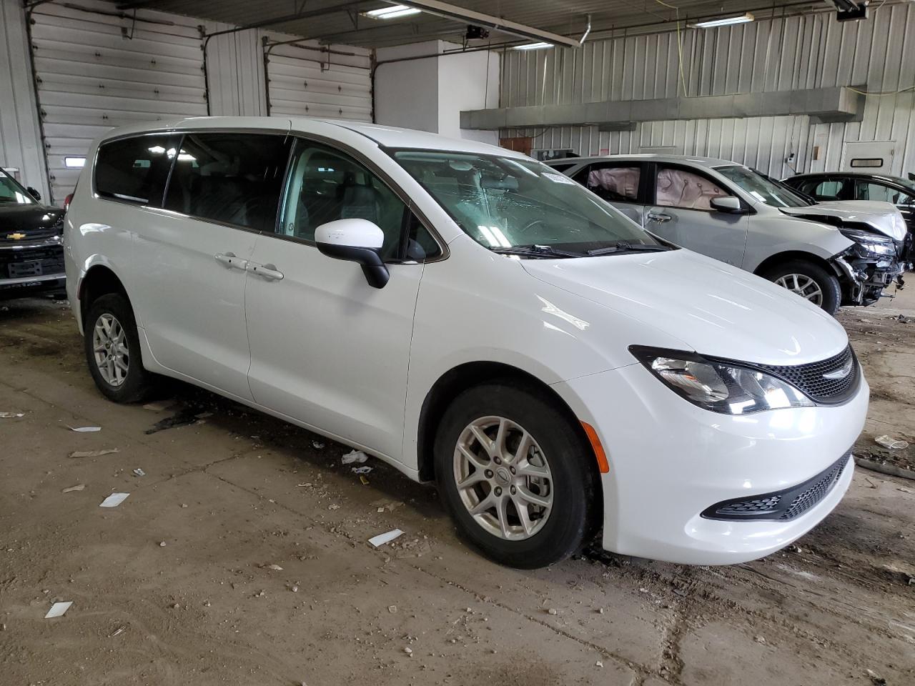 2022 CHRYSLER Voyager