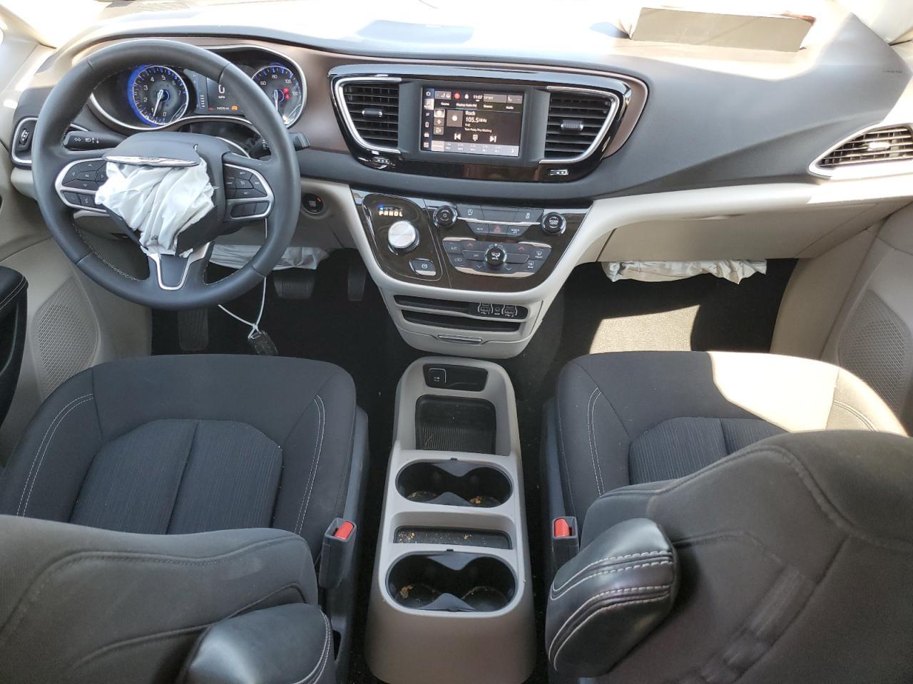 2023 CHRYSLER Voyager