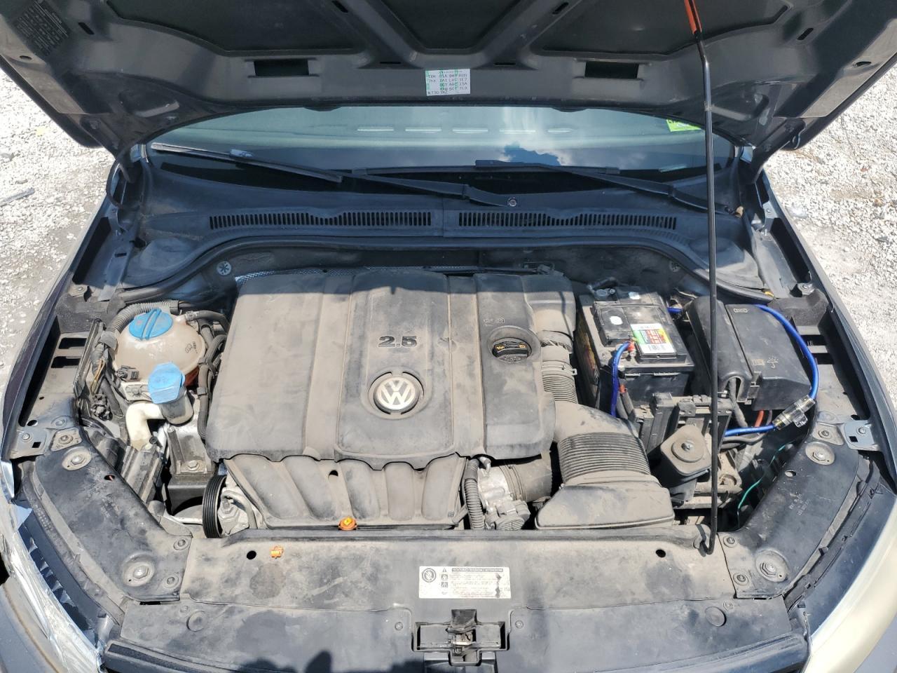 2011 VOLKSWAGEN JETTA