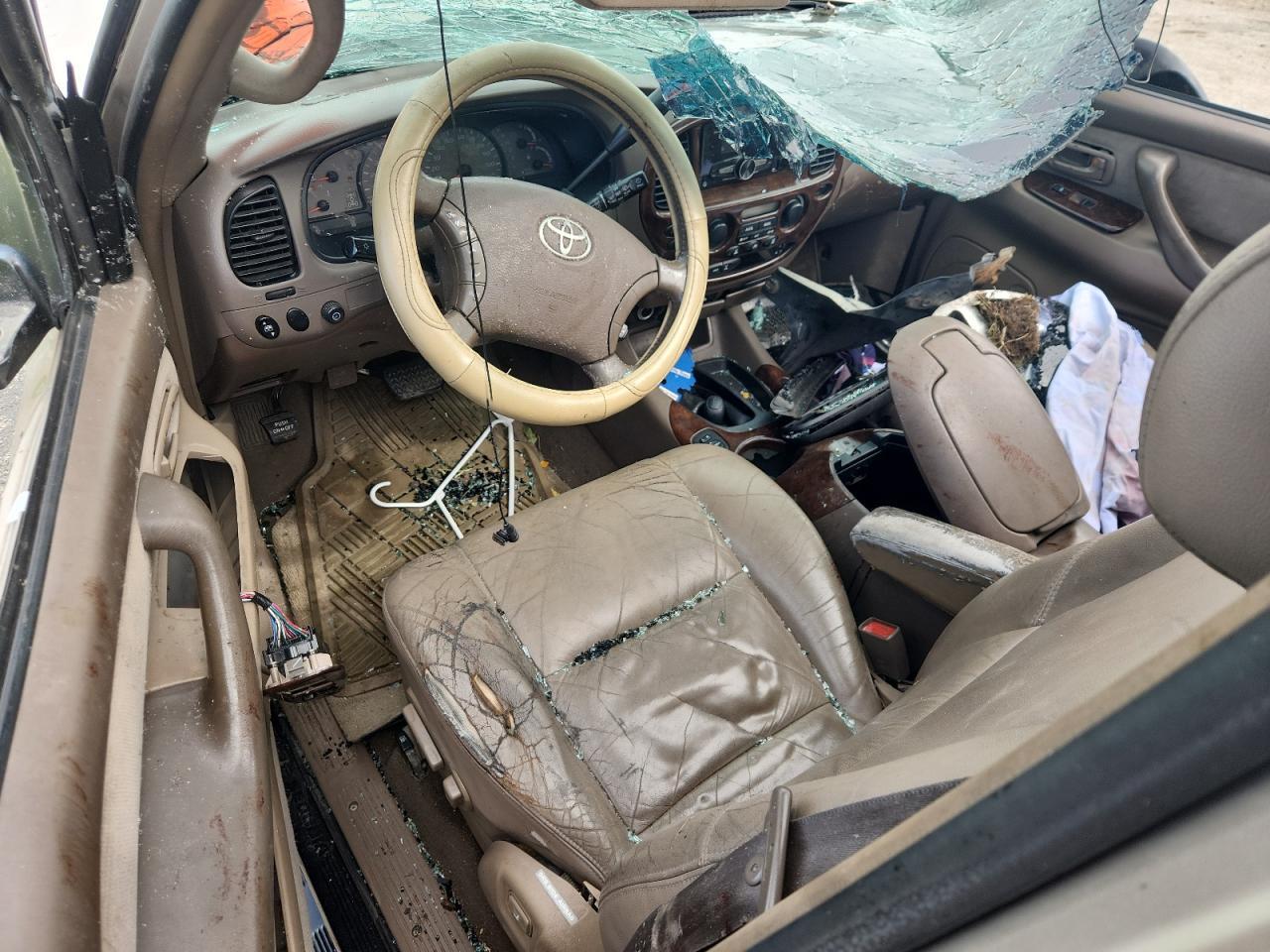 2004 TOYOTA Sequoia