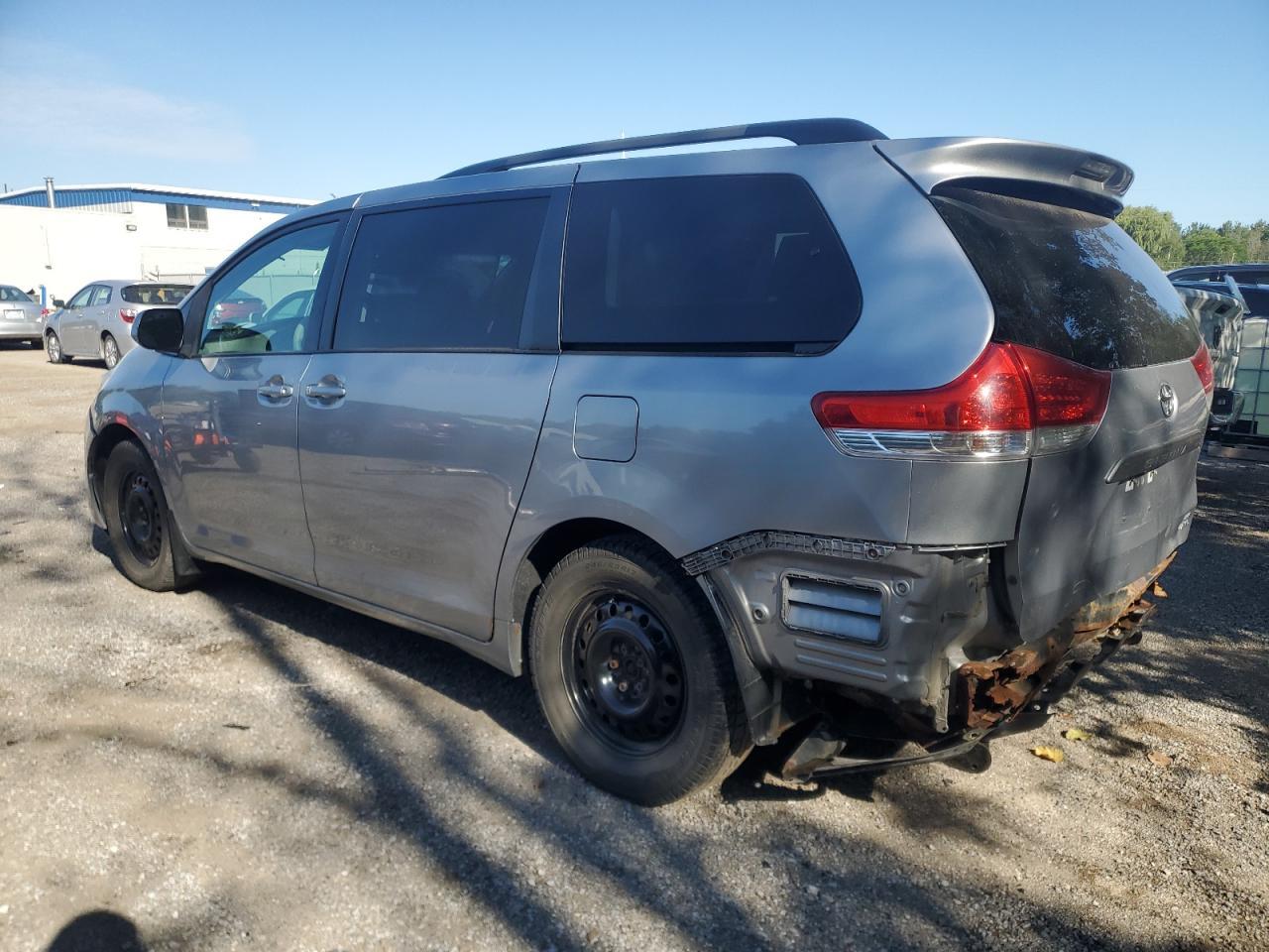 2011 TOYOTA SIENNA