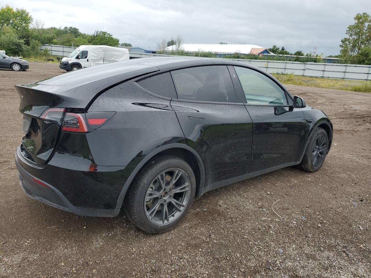 2025 TESLA MODEL Y