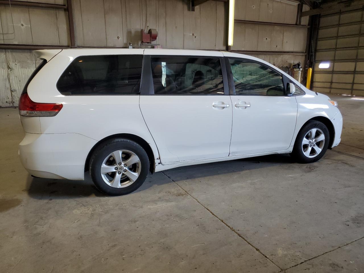 2012 TOYOTA SIENNA