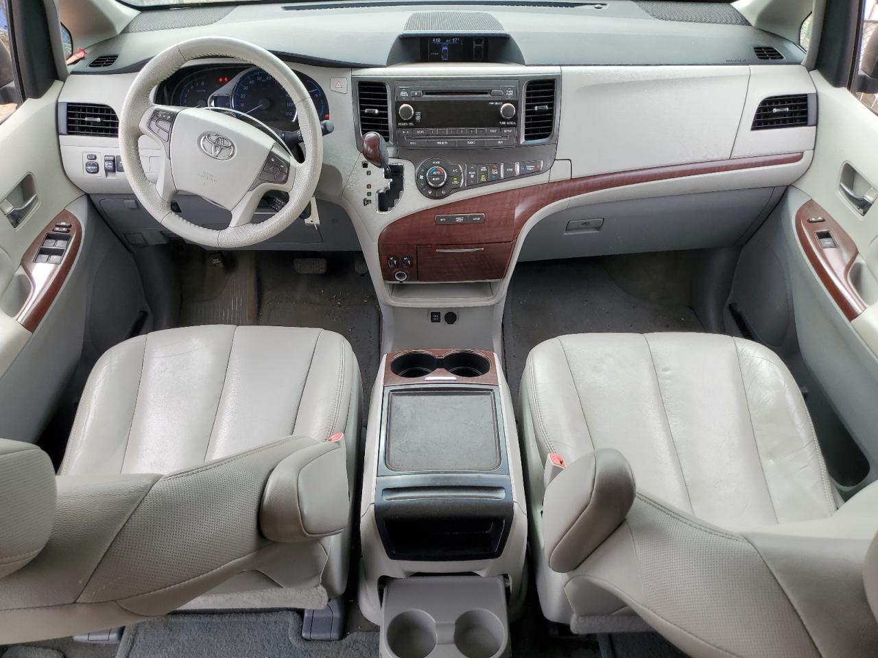 2013 TOYOTA SIENNA