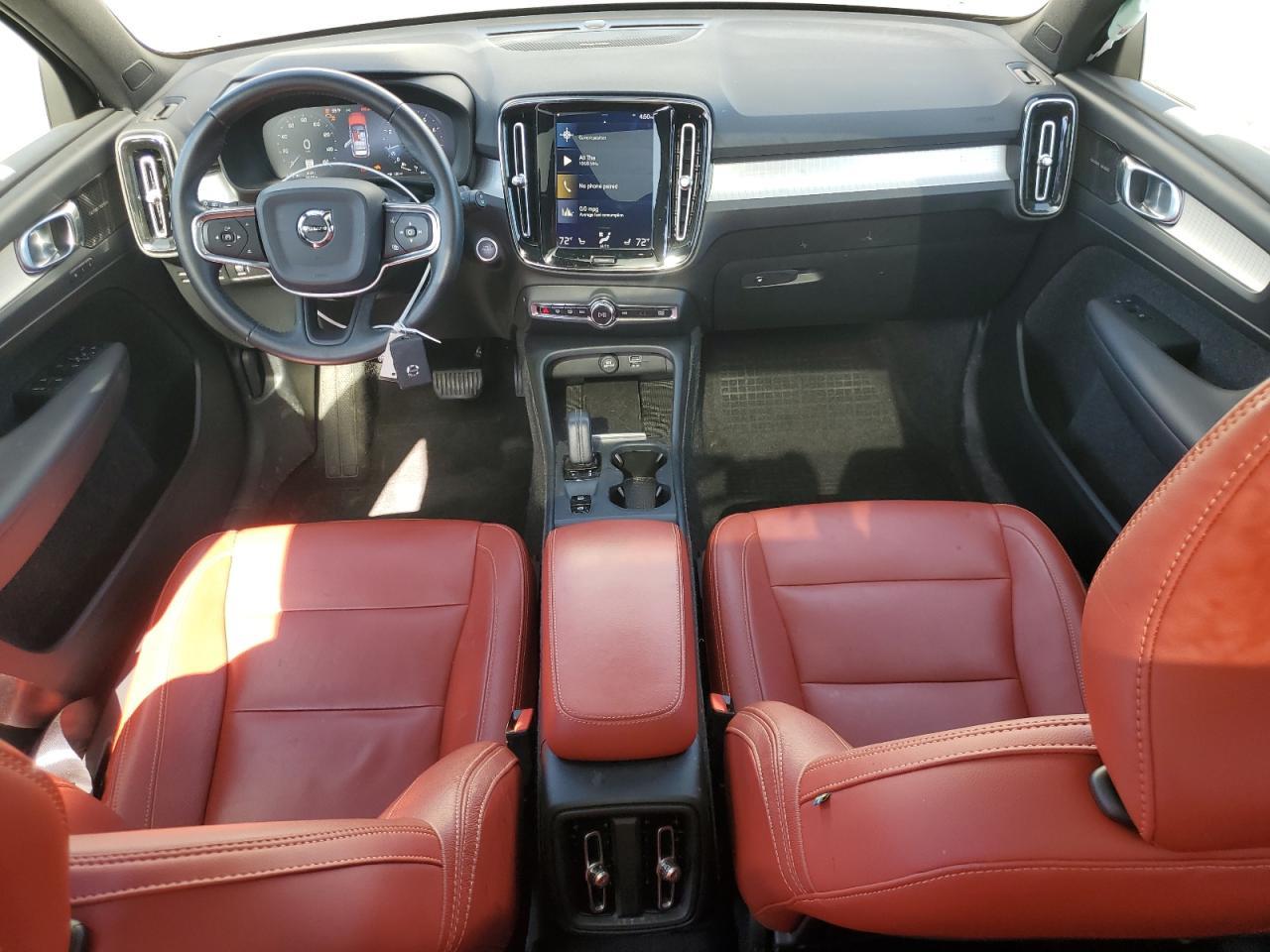 2019 VOLVO XC40