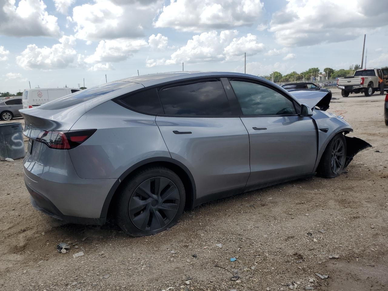 2025 TESLA MODEL Y