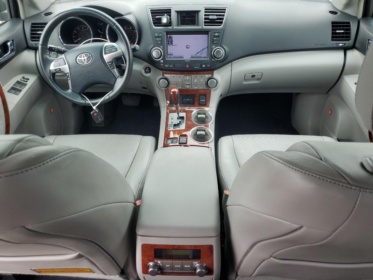 2011 TOYOTA HIGHLANDER