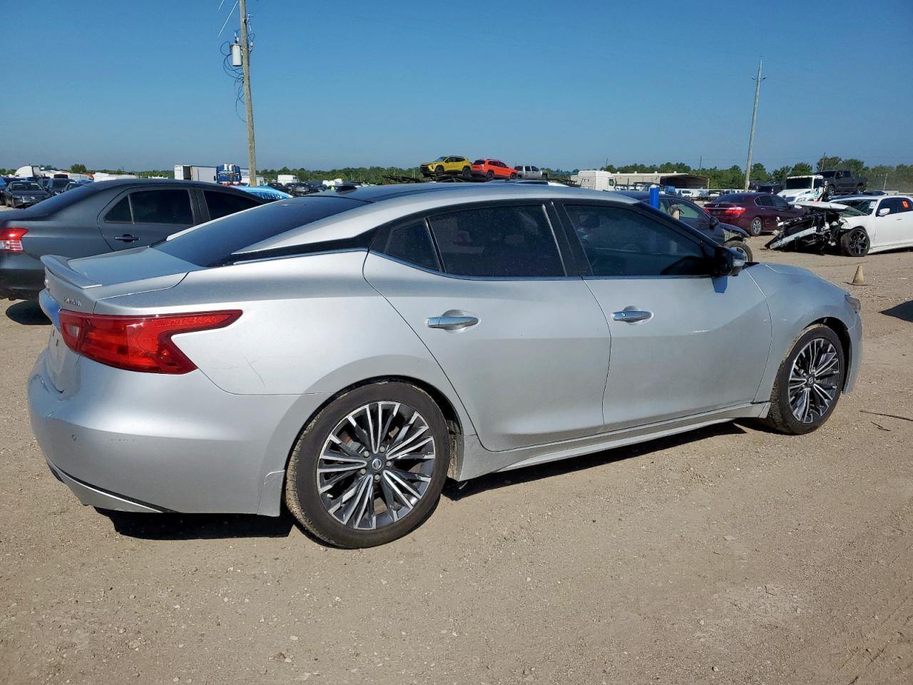 2017 NISSAN Maxima