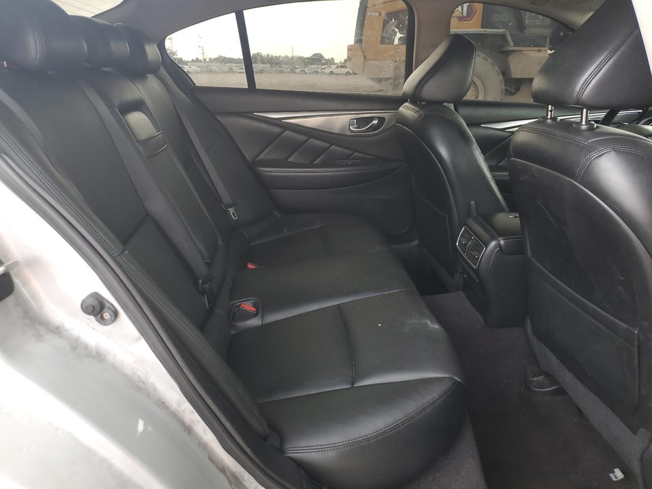 2015 INFINITI Q50