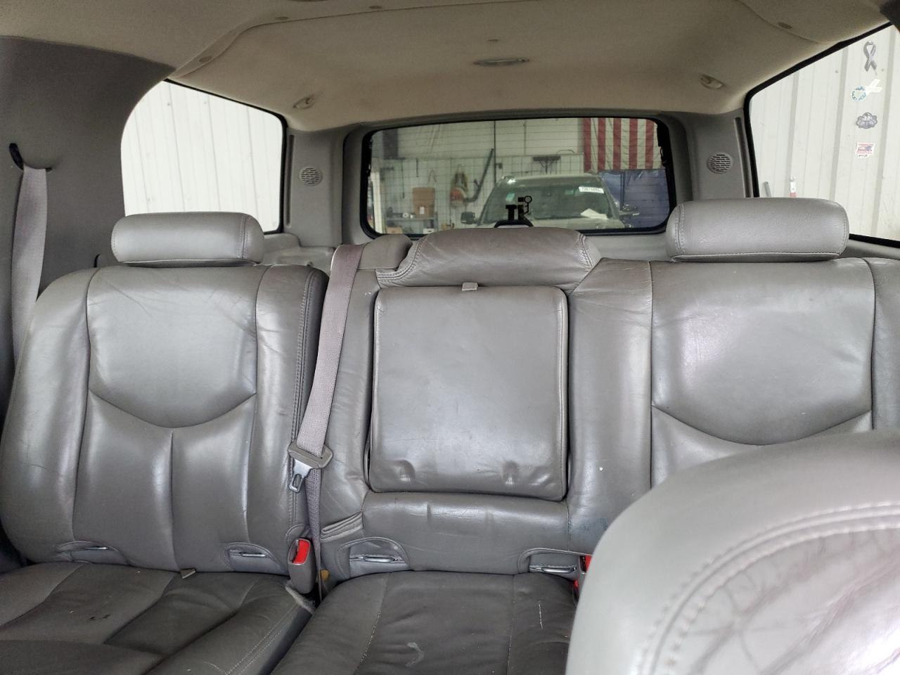 2004 CHEVROLET Suburban