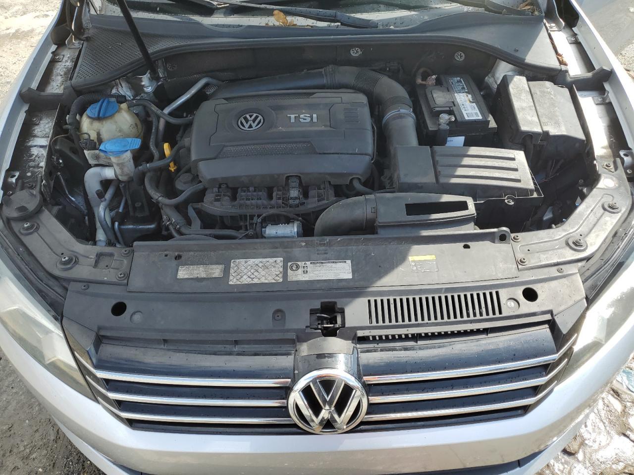 2015 VOLKSWAGEN Passat