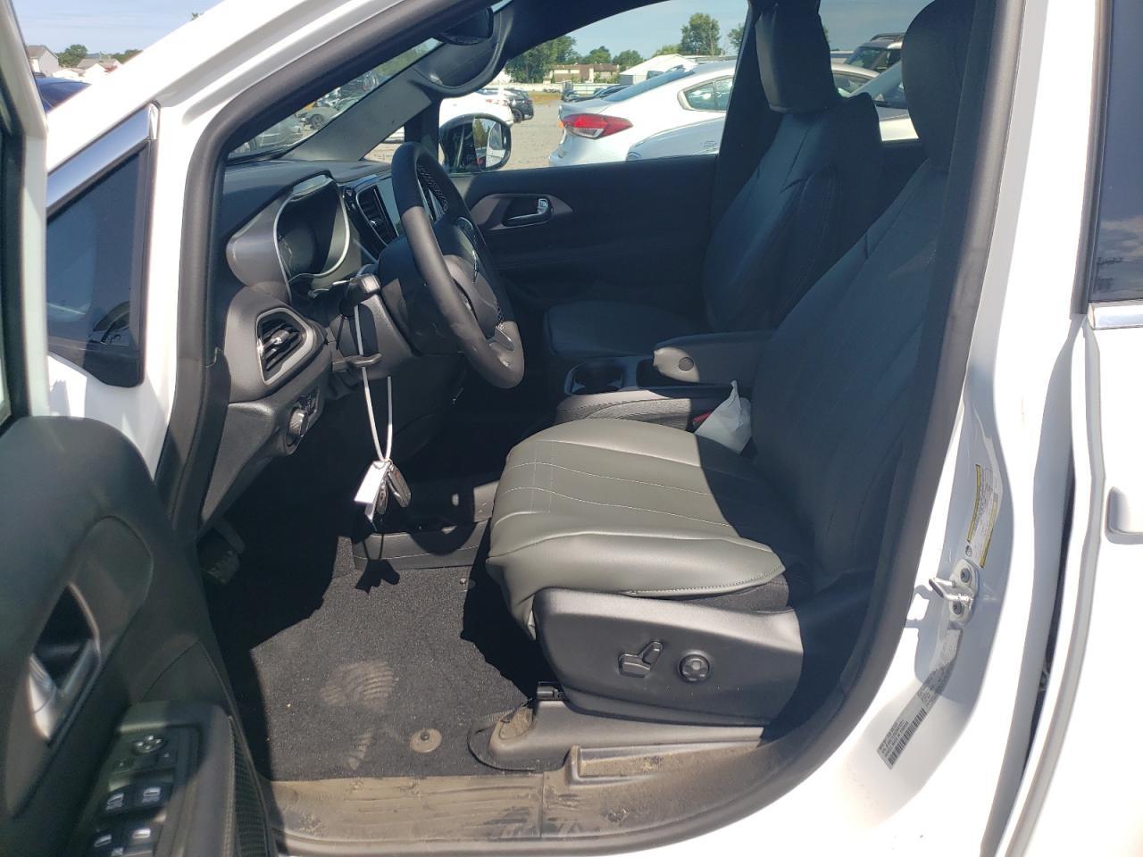 2025 CHRYSLER Voyager
