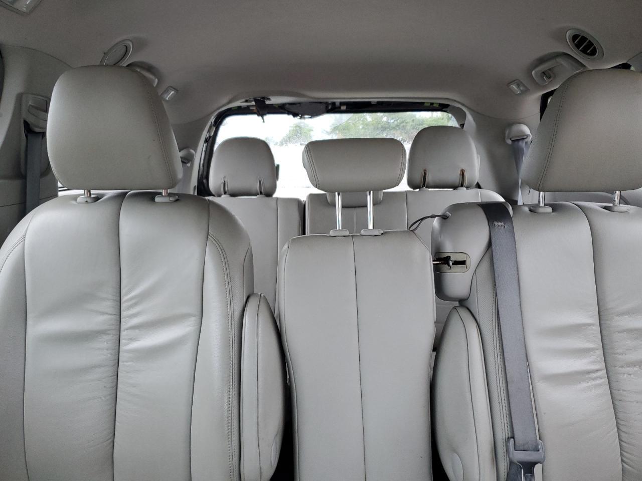 2012 TOYOTA SIENNA