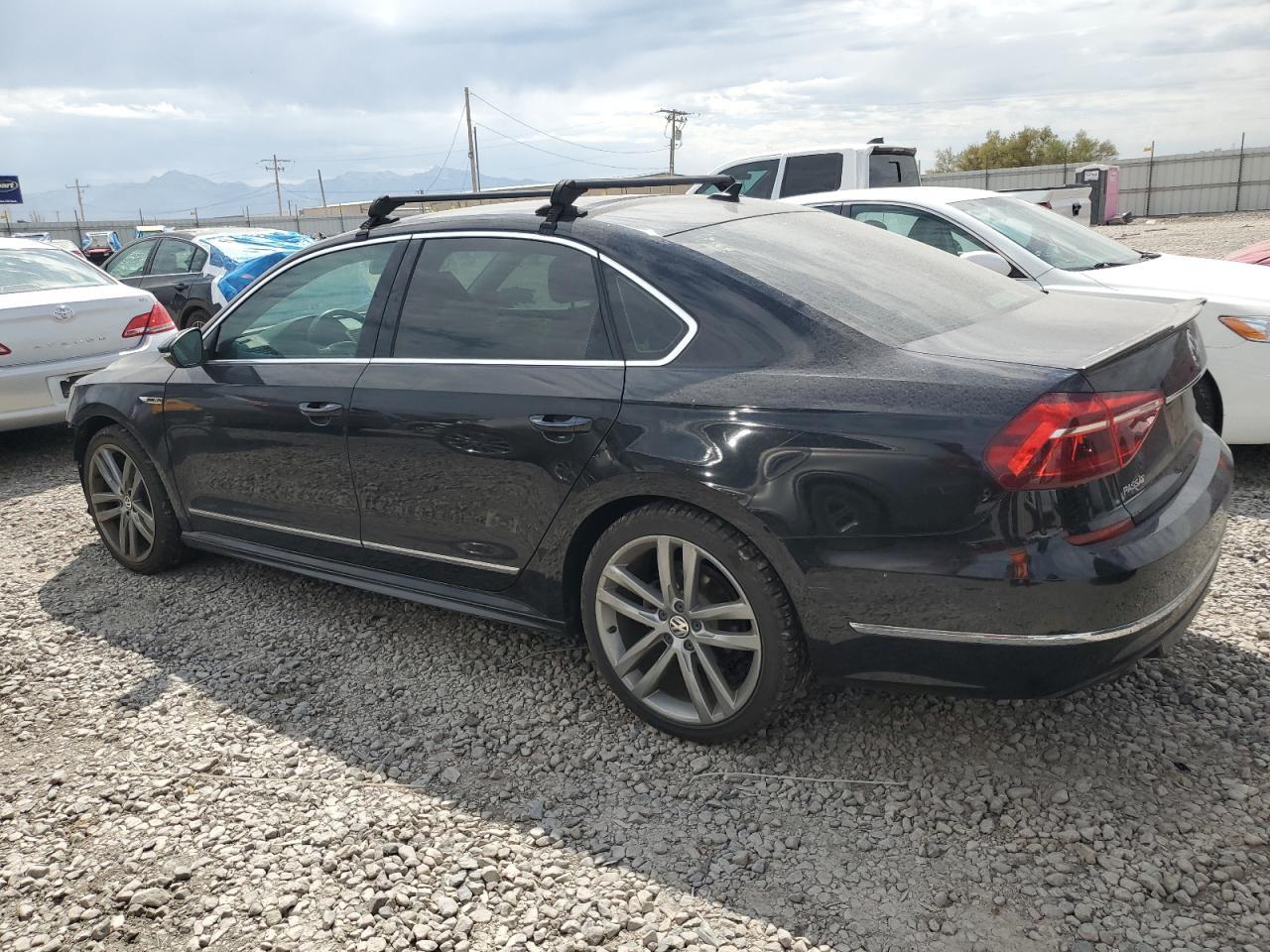 2017 VOLKSWAGEN Passat