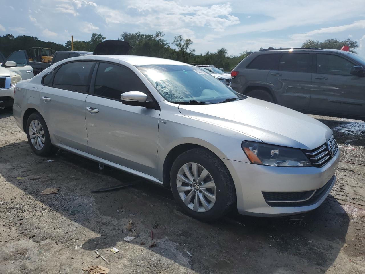 2015 VOLKSWAGEN Passat