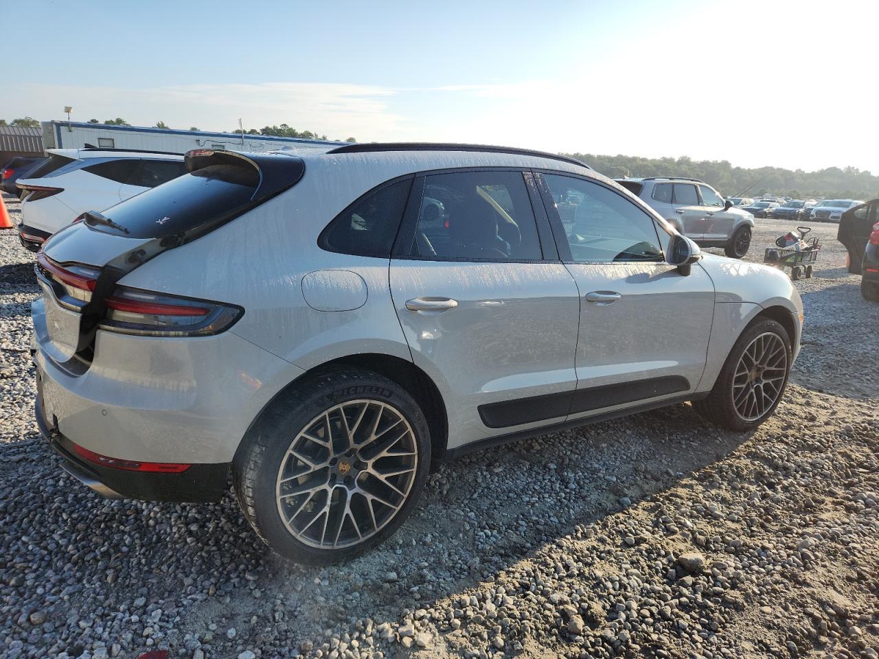 2020 PORSCHE Macan