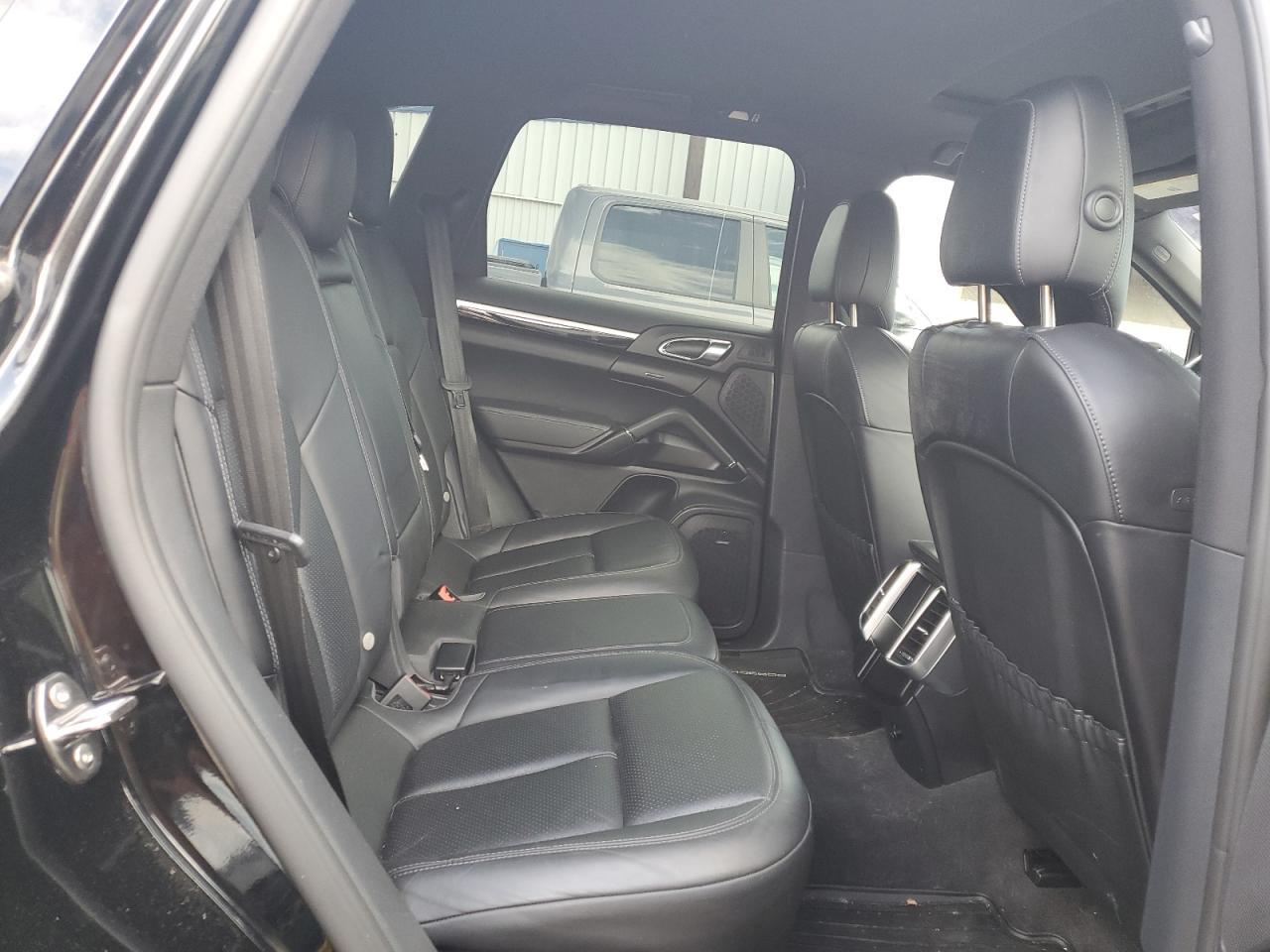 2014 PORSCHE CAYENNE