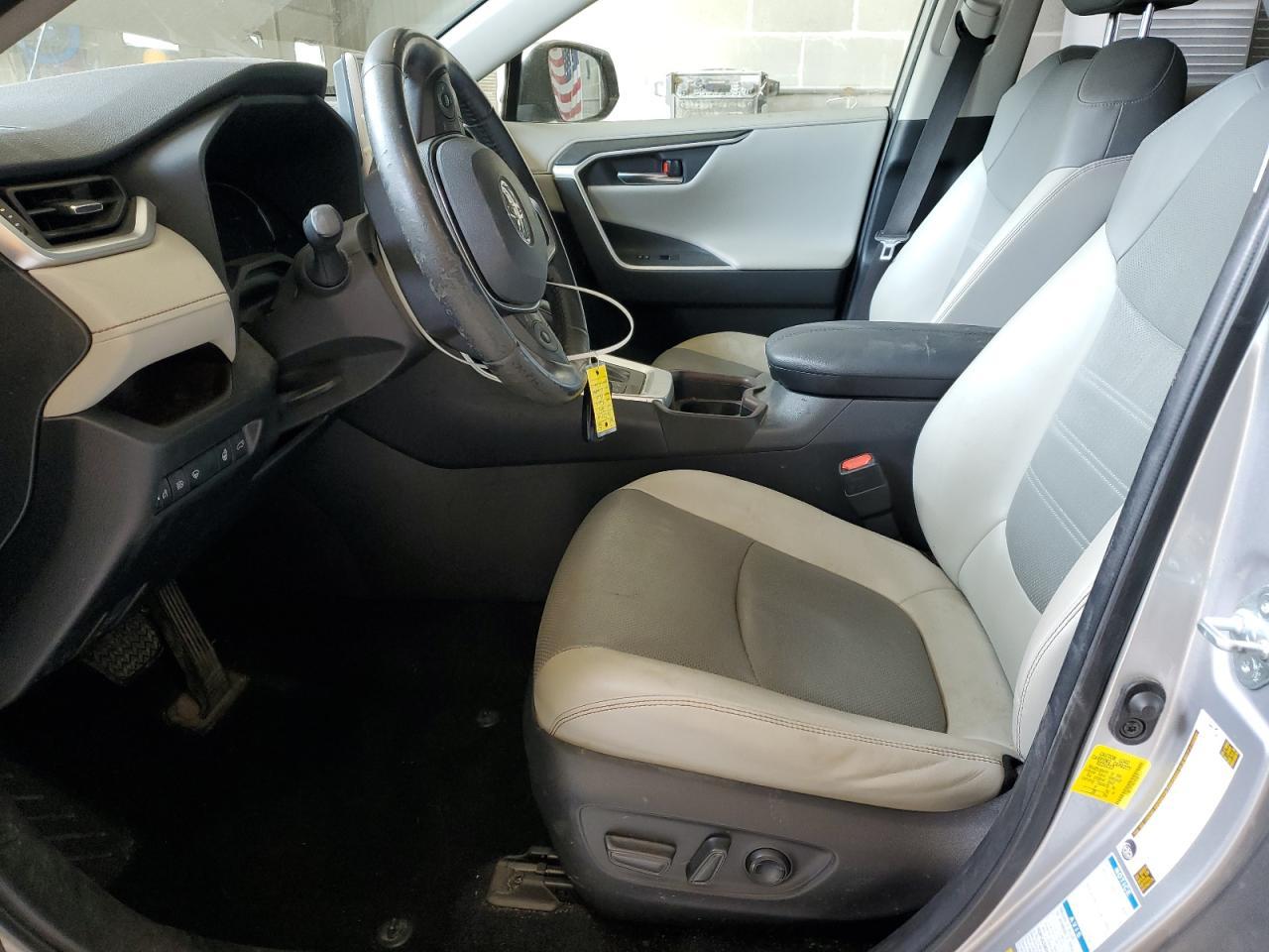 2019 TOYOTA RAV4
