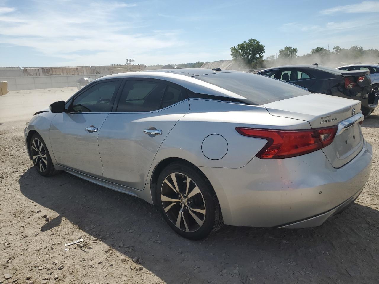 2016 NISSAN Maxima