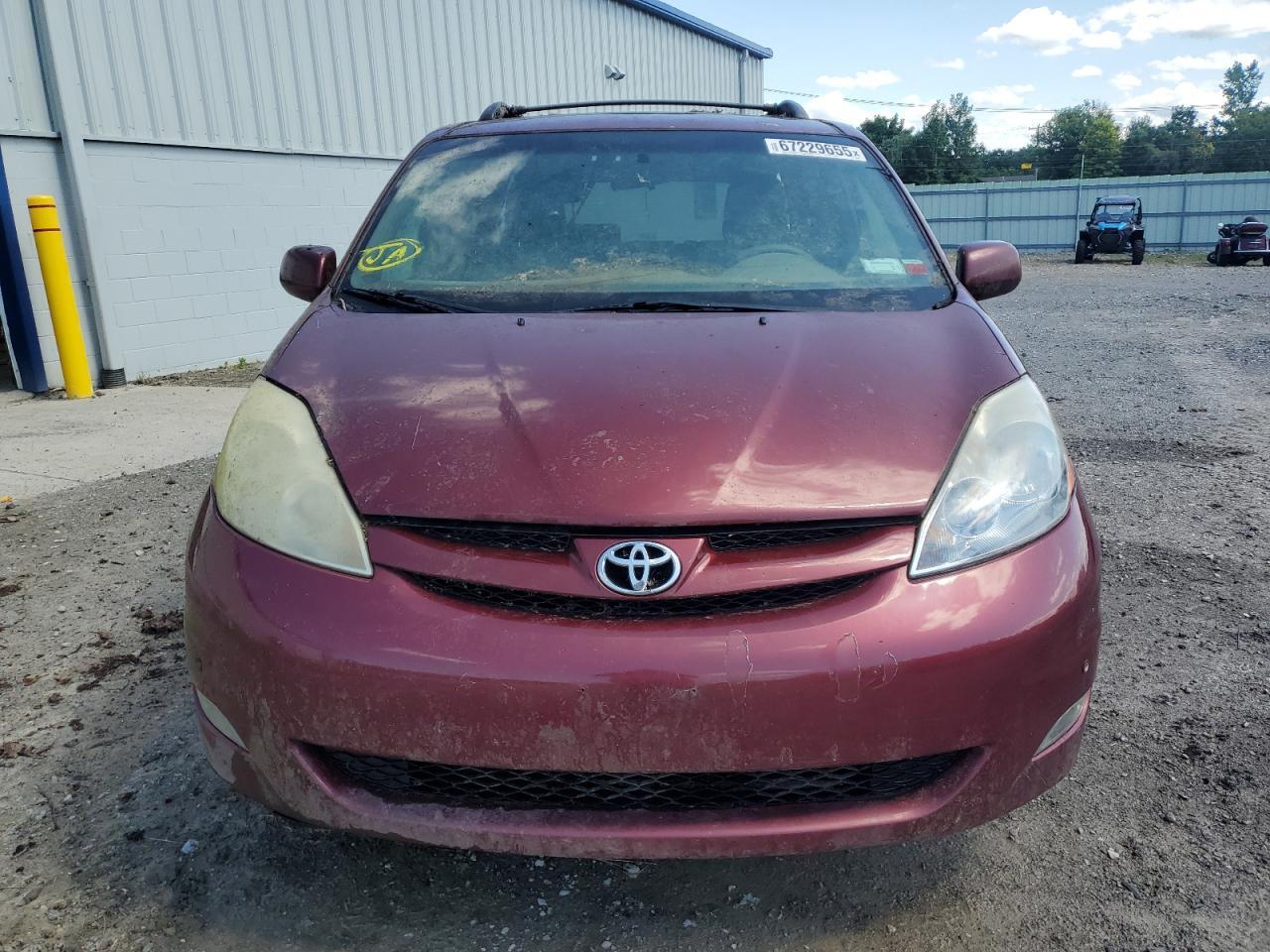 2010 TOYOTA SIENNA