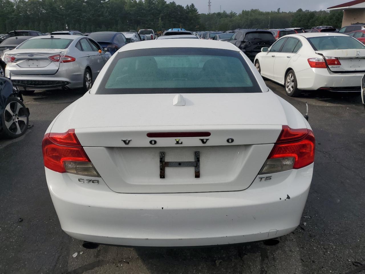 2011 VOLVO C70