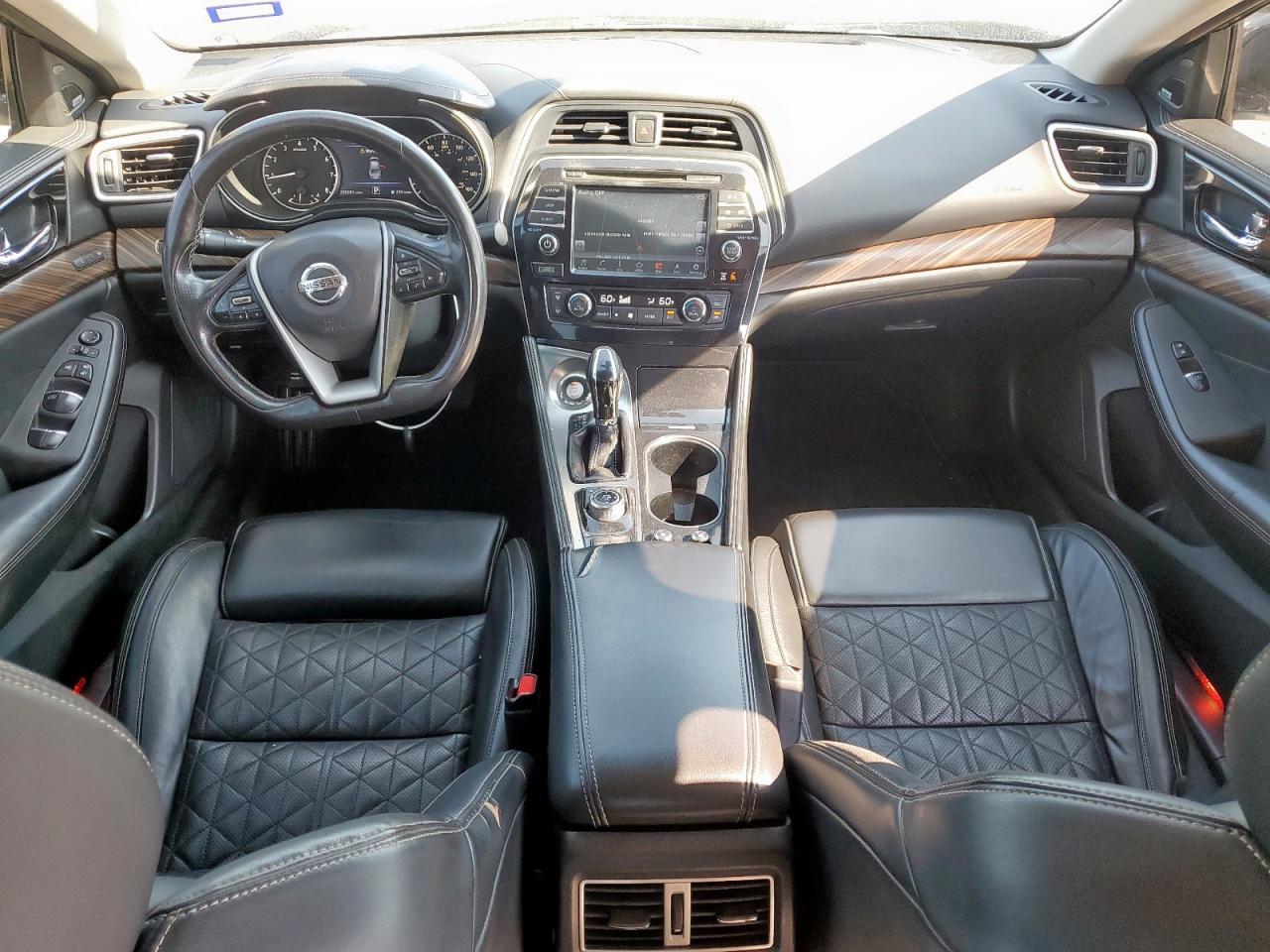 2017 NISSAN Maxima