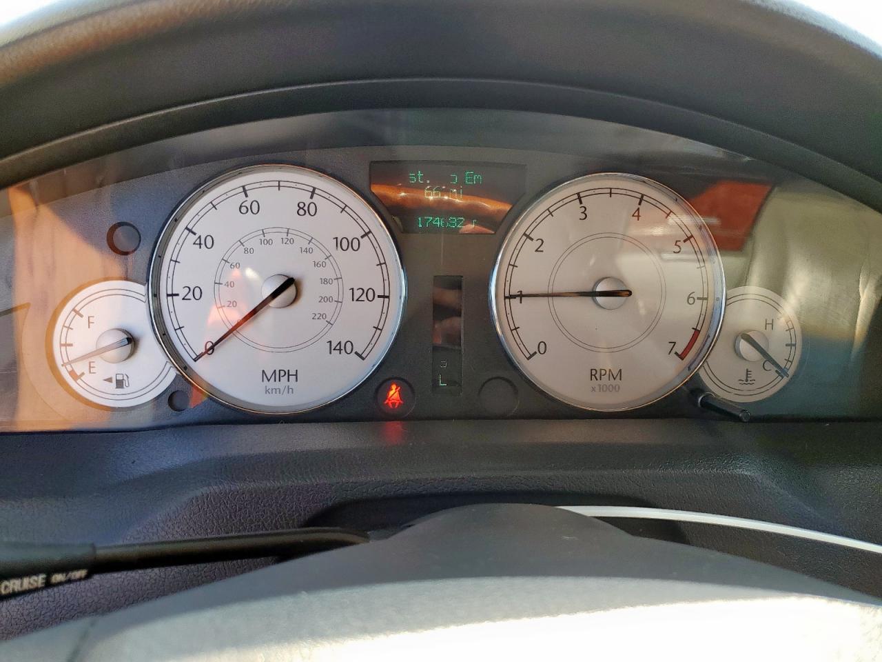 2005 CHRYSLER 300
