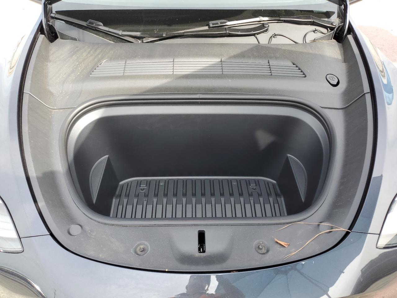 2025 TESLA MODEL Y