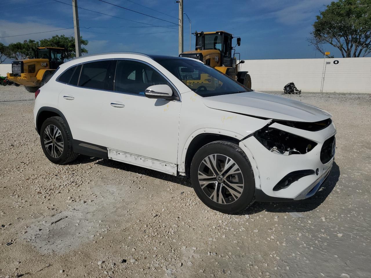 2025 MERCEDES-BENZ GLA-Class