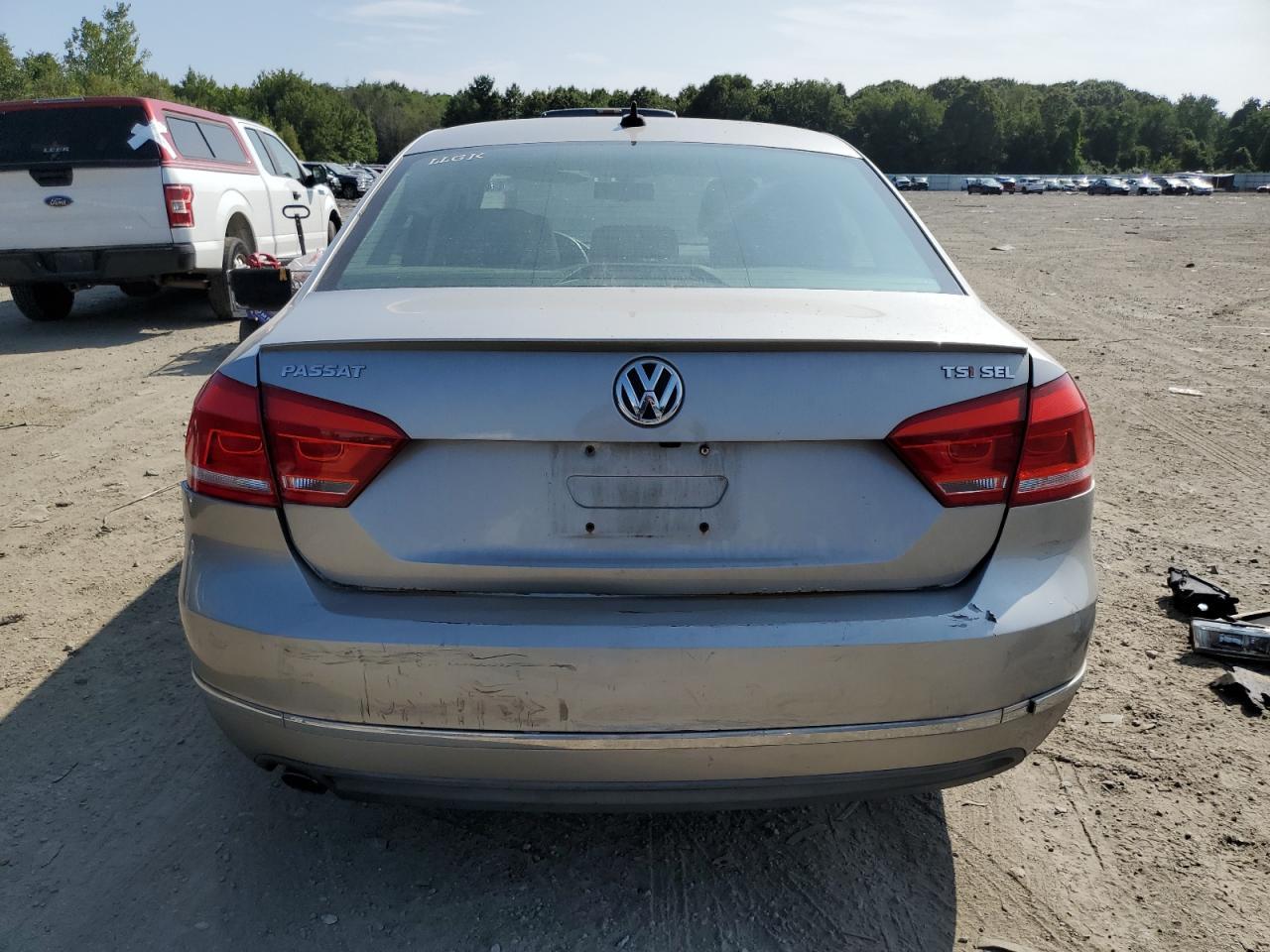 2014 VOLKSWAGEN Passat