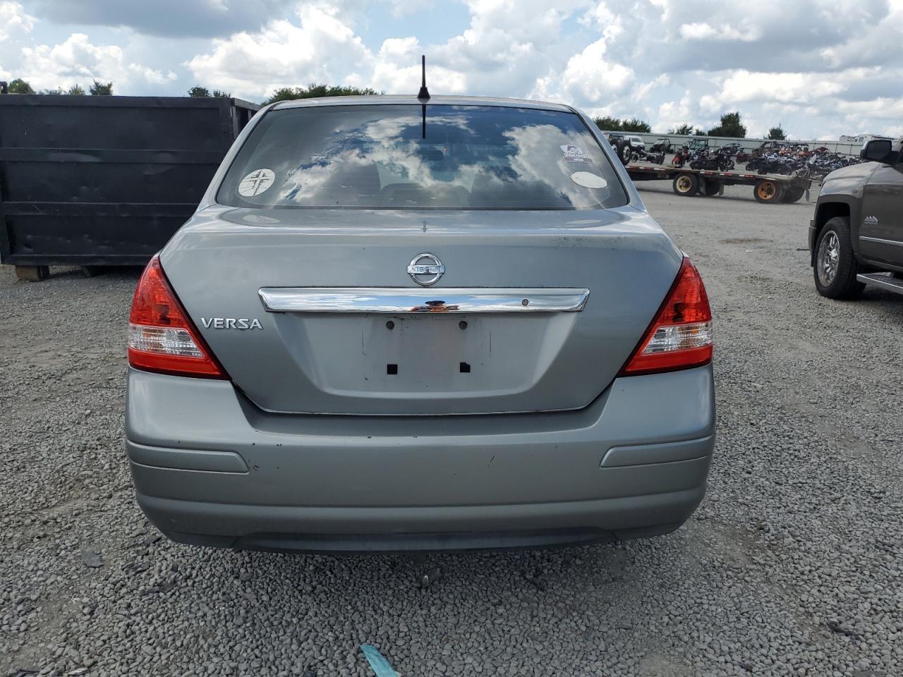 2011 NISSAN VERSA