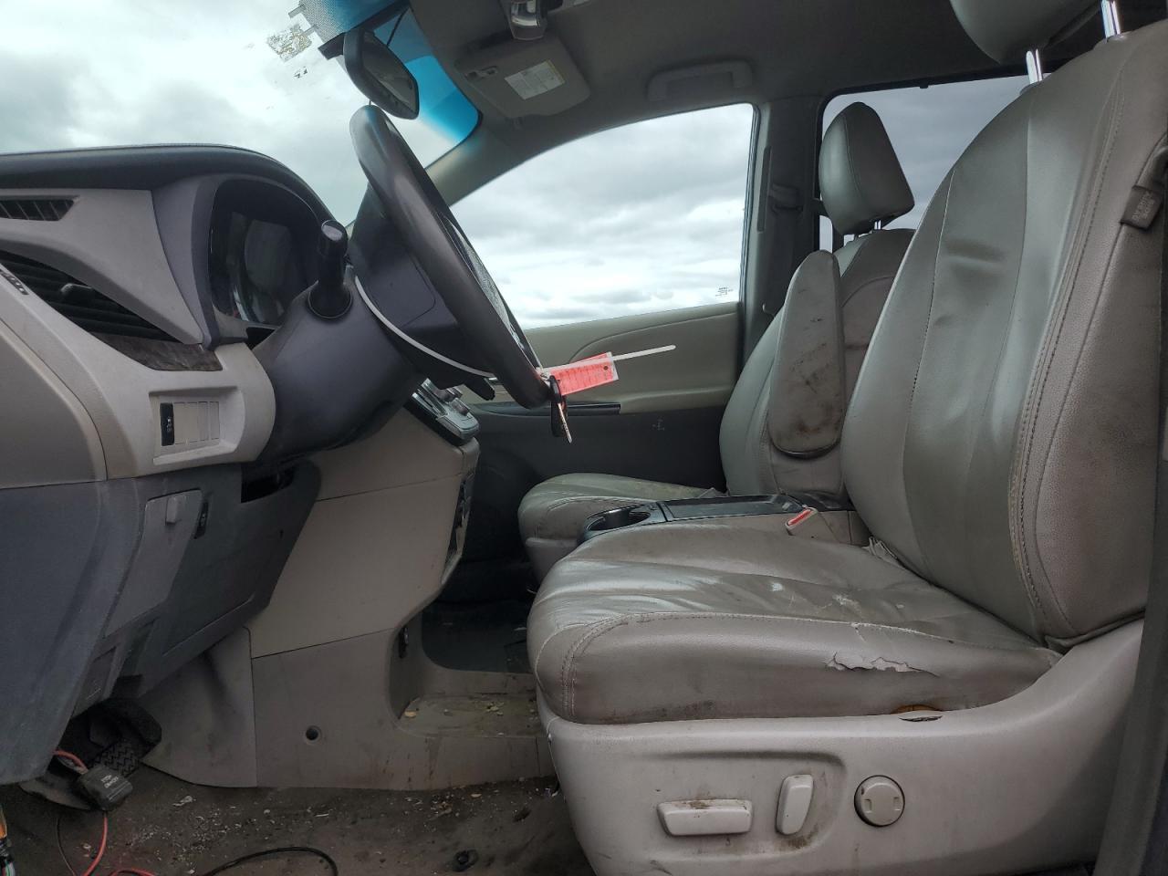 2015 TOYOTA SIENNA