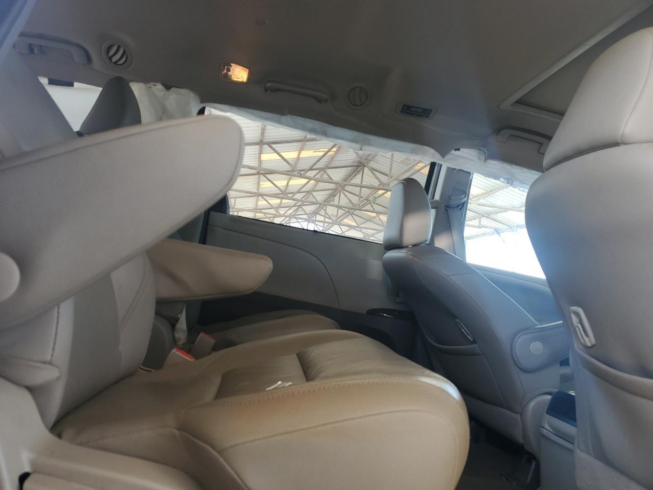 2017 TOYOTA SIENNA
