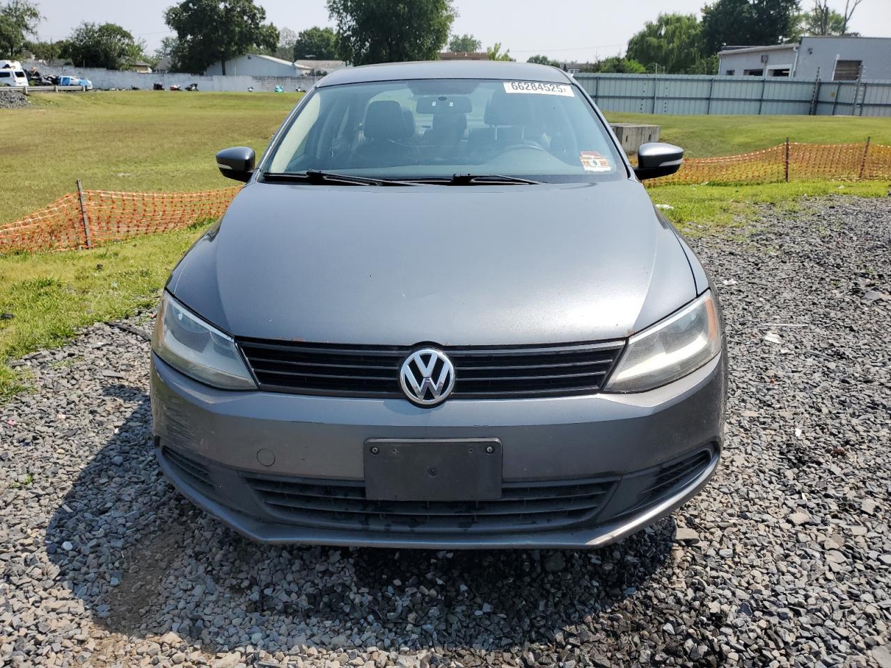 2011 VOLKSWAGEN JETTA